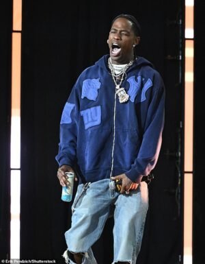 El video musical de Travis Scott se ha establecido en el miembro de la tripulación de Knife de Londres amenaza con Stabb