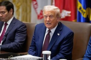 Trump susurró a los donantes que susurraran su mayor logro de primer término que nunca podría pronunciar públicamente