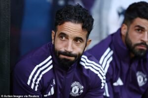El jefe de Man United, Ruben Amorim, puede recibir una ruta para sorpresa por un viejo club después de que la irrespetuosa Copa Karabao se dañara a Grimsbi