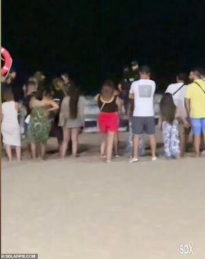 El turista británico se hunde en Benidorm después de saltar al mar para nadar por la noche
