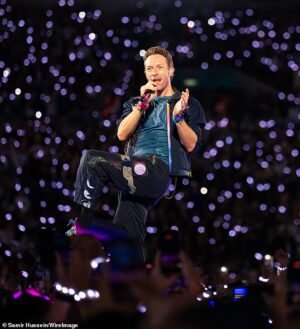 Reducción de Coldplay Dos conciertos del estadio Wembley cuando culpan a los trabajadores de tubos llamativos por este paso