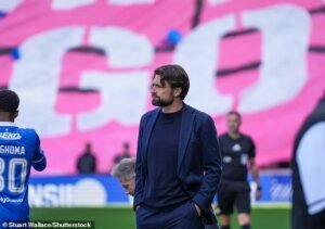 Esta mañana debe sentir como el progreso del jefe de los Rangers, Martin sin despejar su escritorio esta mañana.