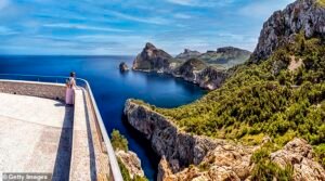 Majorka e Ibiza ‘Los hoteles de refugio al estilo del Reino Unido se están preparando’ como la cantidad de migrantes de botes pequeños que llegan a la costa de Baliyaric