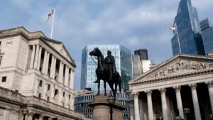 El Banco de Inglaterra reduce las tasas de interés del 4% al 4% de punto