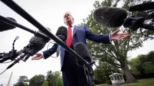 La tarifa ‘mutua’ de Trump entra en vigencia, golpeando a docenas de socios comerciales estadounidenses