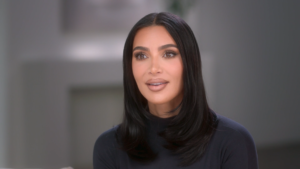 Kim Kardashian le dio al examen el bar, esperando los resultados