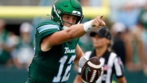 Ex -byu QB Jack Retzlaf estaba debutando para las comparaciones para ganar