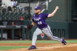 Según los informes, los Medias Rojas llaman al prospecto de lanzamiento superior Petton Toll vs. Pirates para debutar