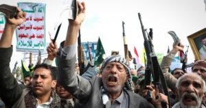 Hoothis de Yemen dice que los ataques aéreos israelíes mataron al primer ministro del gobierno controlado por los rebeldes