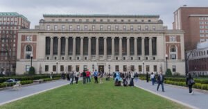 La matrícula de estudiantes internacionales permanece en Colombia y Princeton