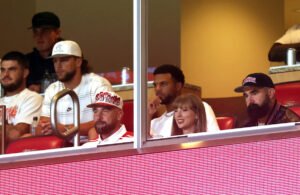 Taylor Swift y Travis Celsius se unieron al estadio Arrhyade en los Juegos de Cincinnati vs. Nebraska