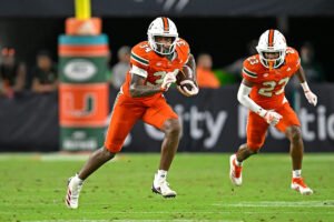 Miami Linebaker Adarias Heis May acusado de matar vehículos por un accidente automovilístico que mató a 3 personas