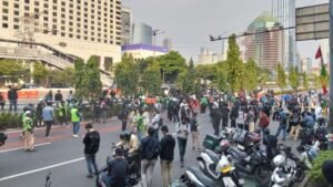 ¡Metro Maplda estaba rodeado por Jalan Sudanman-Gatot Subroto fue malo!