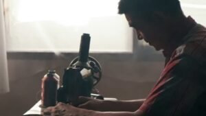 La historia del patrimonio italiano Tihaya creciendo en manos de Mario Minrdi, artesanos indonesios