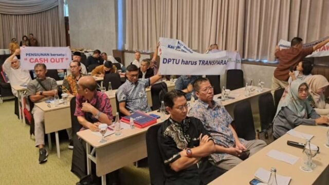 68b4023aebf37-pensiunan-trakindo-utama-menolak-migrasi-dana-pensiun-ke-asuransi_665_374.jpg