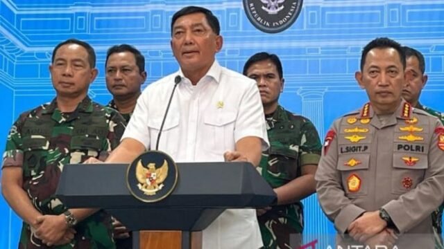 68b45cf97a6b4-menteri-pertahanan-menhan-sjafrie-sjamsoeddin_665_374.jpg