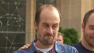 Padres de 8 años muertos en el tiroteo en la escuela católica