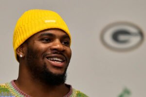 Las personas de Mika cambiaron el número de camisetas a su número, diciendo que “probablemente los cuatro meses más difíciles”, dijo para probar a los Packers justo después de decir payasadas