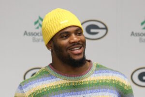 Packers Mikah Person dejó el gran anuncio después del comercio