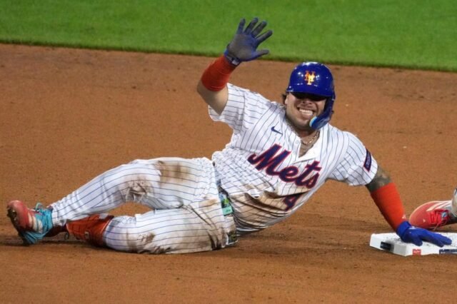 new-york-mets-catcher-francisco-109759908_19fb6a.jpg