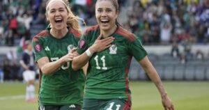 Diez horas de viaje Lizbeth Oval Sign Registros como NWSL Deal