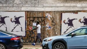 Las acusaciones de Grand Juri sobre las acusaciones de Gran Jurado vieron al hombre de DC arrojando un sándwich al agente