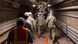 En 222, 000,3 hicieron que las personas se enfermaran del combustible de Palel Harbor por su papel en la propagación de combustible 2 civiles acusados de