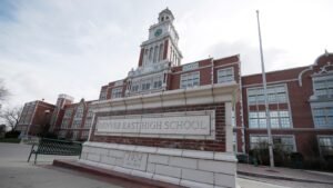 El Departamento de Educación de los Estados Unidos dice que se violan todos los baños de género en la escuela de Denver IX