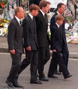Publicado: Los miembros de la familia ‘Furious’ del Príncipe William y Harry que han criado ‘infierno’ al tratar de evitar el ataúd detrás de la princesa Diana de los jóvenes reales