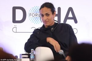 El Campeonato Mundial de Boxeo es seguido por el equipo francés al nuevo escándalo que está temblando por la prueba de sexo que juega Iman