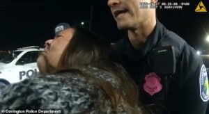 Las imágenes de Horror Bodicam muestran que la mujer está gritando de dolor que la policía se enorgullece de que ‘Violato cada política’ le rompa el brazo