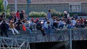 Sue Red: El gobierno de Crots en Francia con la promesa del gobierno de detener los barcos sorprenderá el viaje y la ira de los contrabandistas sobre Gran Bretaña
