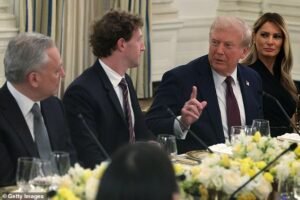 Mark Zuckerberg atrapó a Donald Trump como vergonzoso al atrapar a Hot Mike