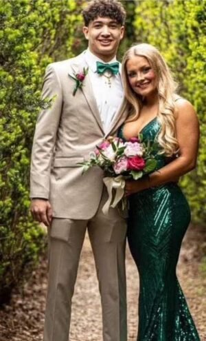 El enorme escándalo de Rocks Rocks de la animadora que ‘Relleno Dead Baby in a Closet’: todas las opiniones en el pasado de la urd del pasado … el shock QB de Star College toma pruebas de ADN