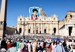 David Jones: Sospecho … pero creo en el milagro del adolescente nacido en British Carlo Akutis como envió el general Z