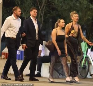 Las estrellas de Bulldogs NRL y sus socios dejan que el premio del club sea glamoroso por la noche y déjelo pasar el rato