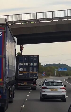 El conductor del héroe Lori reveló cómo tomó su propio camión en el puente de la autopista y se salvó de suicidarse en una protección
