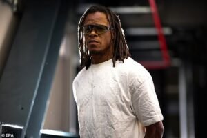 La colección de arte de £ 188,000 de la estrella del fútbol Edgar Davids fue robada y un amigo que ahora estaba en prisión