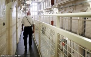 Una corrupción de pandillas del crimen en la prisión de Escocia ayuda a los prisioneros a recibir drogas