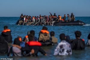 Los migrantes del primer canal estarán exentos hoy como parte del acuerdo ‘One-in, One-Out’ de Starmer con Francia