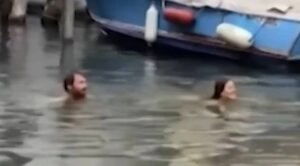 La pareja británica prohibió desde Venecia después de subirse al canal el último día de sus vacaciones