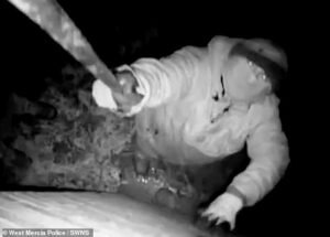 Pandilla de crimen rural mixto robando $ 10 millones en agricultura, antes de ser capturado en una expedición dramática