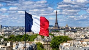 La economía de Francia enfrenta el riesgo principal más allá de su agitación política