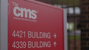 Charlotte High School arrestó a los padres por traer armas