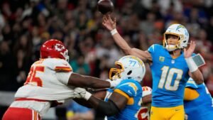 Chargers Shine Justin Herbert con AFC West Win en Sao Paulo