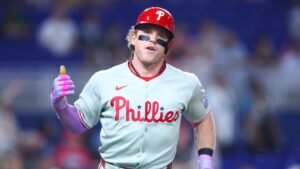 Philos, se une al joven fan después de que los Marlins HR se quitan la pelota