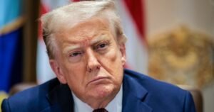 Trump le dijo a la Corte Suprema que respalde el poder de imponer aranceles extensos