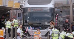 Seis israelíes asesinados en ataques terroristas en paradas de autobús