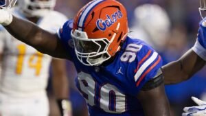 Gathers DT Brendon Bet se disculpó por Spit en el jugador de la USF