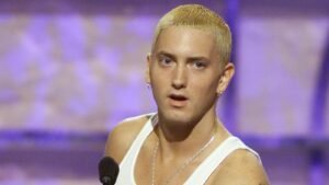 Los álbumes excesivos de Eminem regresan junto con su último lanzamiento Leer